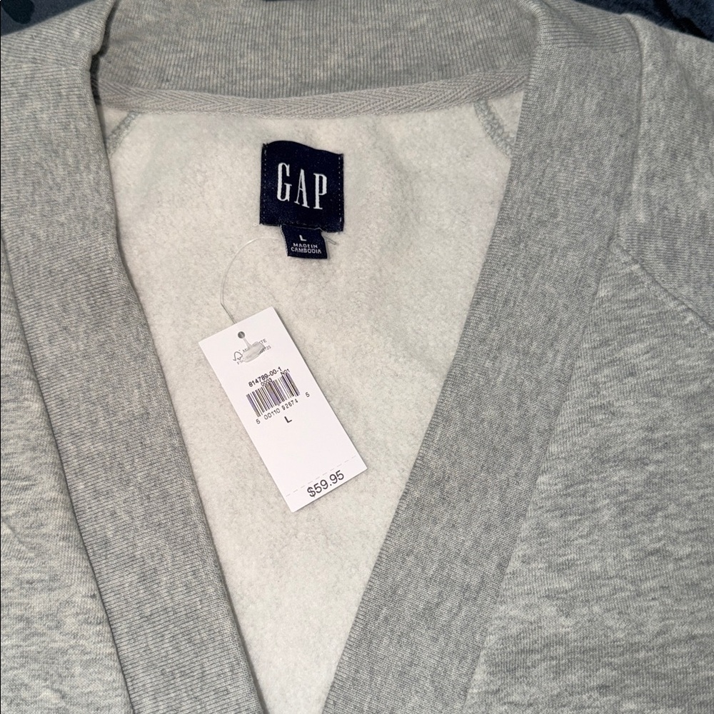 NWT - Gap Vintage Soft Cropped Sweatshirt Cardigan
Size: L - Picture 3 of 5